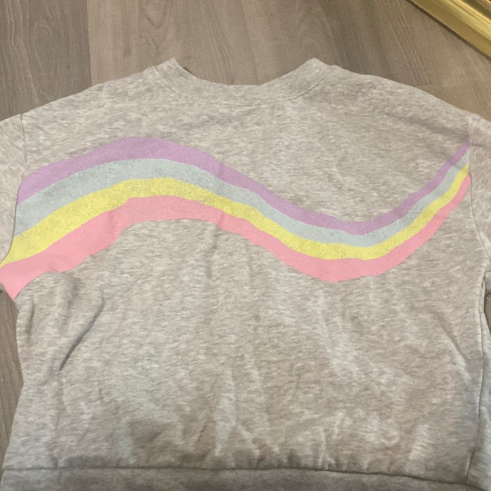 Grey GAP sweater with pastel rainbow